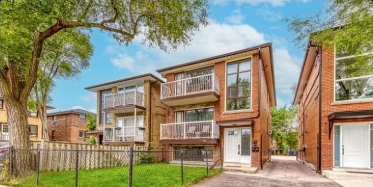 150 Portland Street Mimico triplex for lease with Josh Schwartz Etobicoke realtor