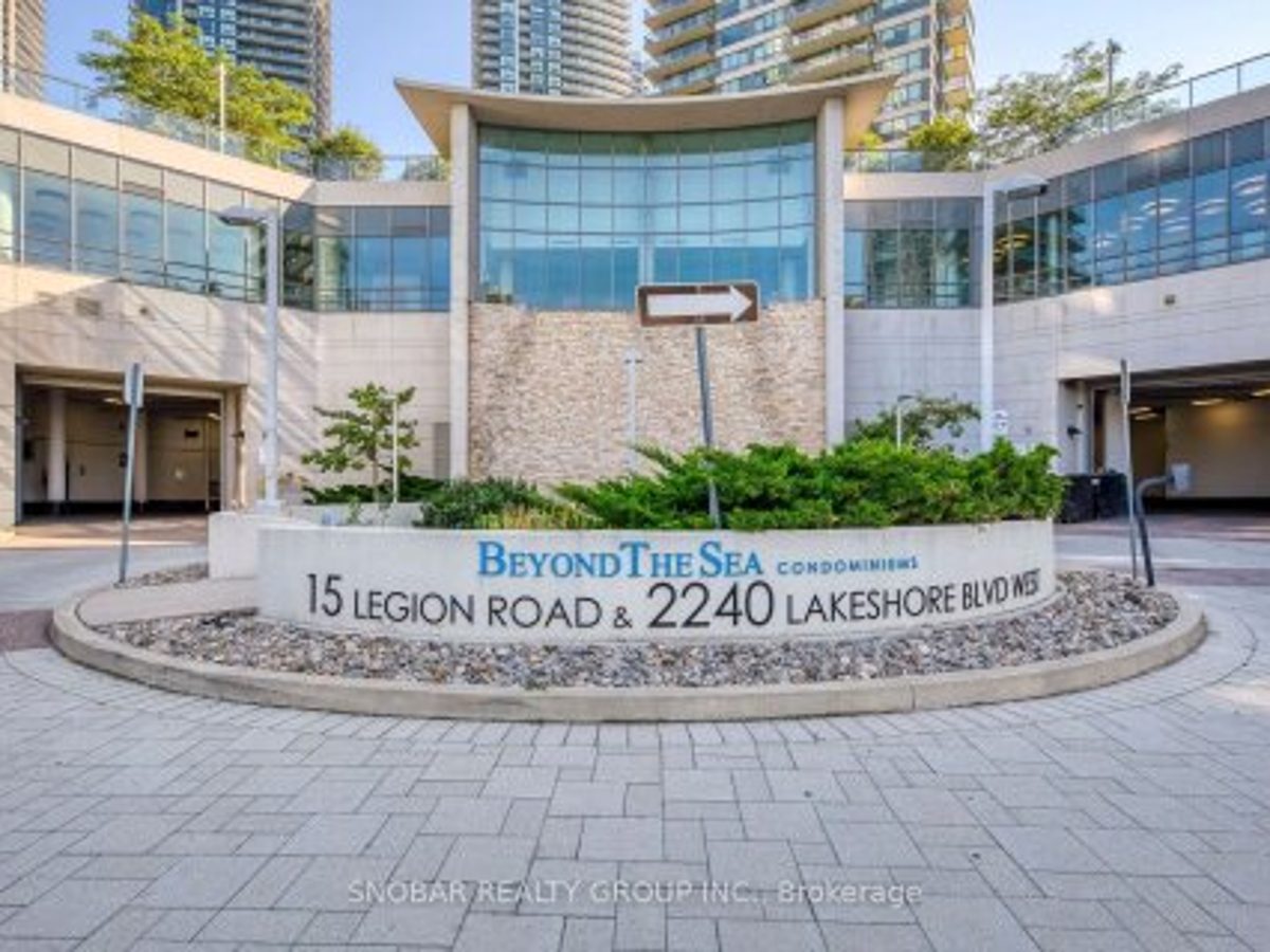 15 Legion Rd #2203